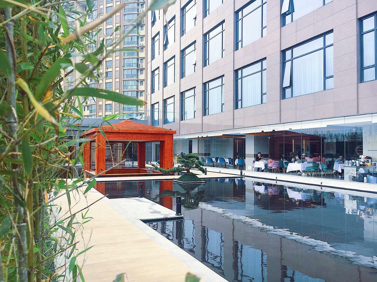 Virtuous World Hotel Foshan Exteriör bild