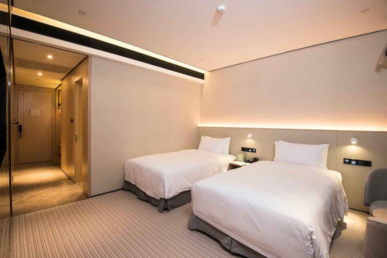 Virtuous World Hotel Foshan Exteriör bild