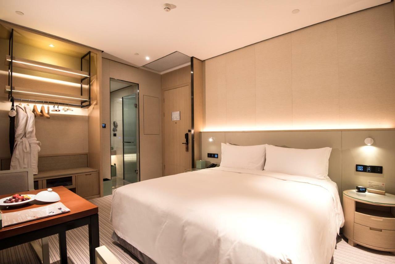 Virtuous World Hotel Foshan Exteriör bild