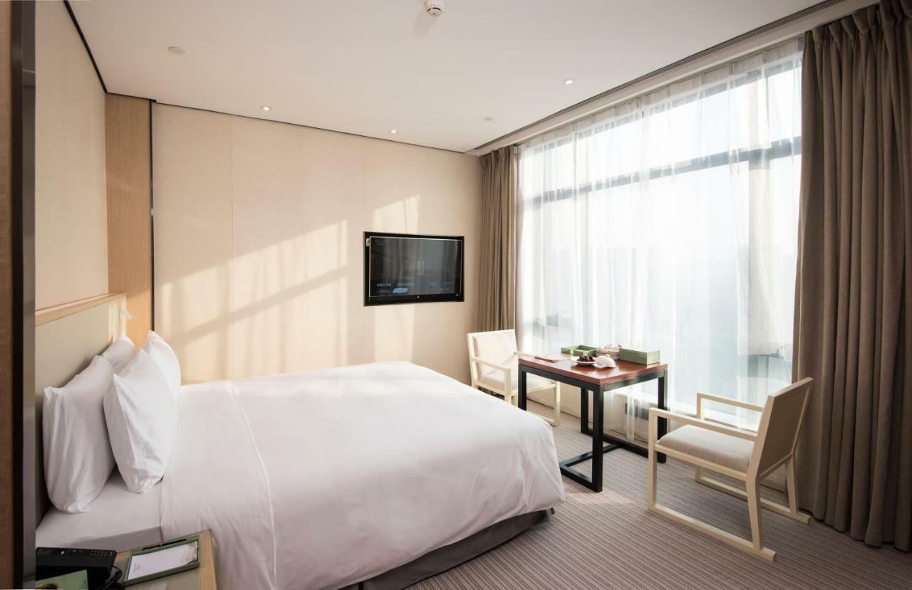 Virtuous World Hotel Foshan Exteriör bild