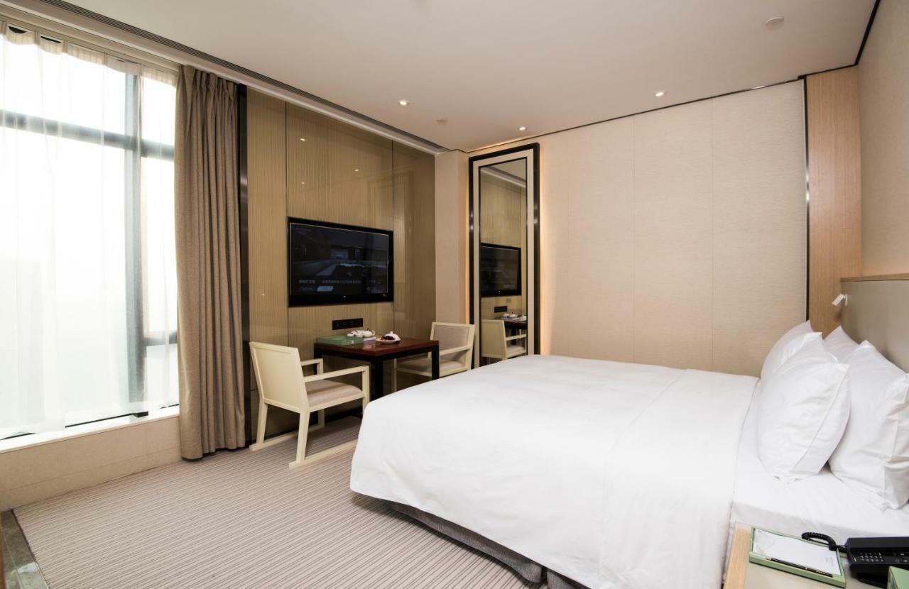 Virtuous World Hotel Foshan Exteriör bild
