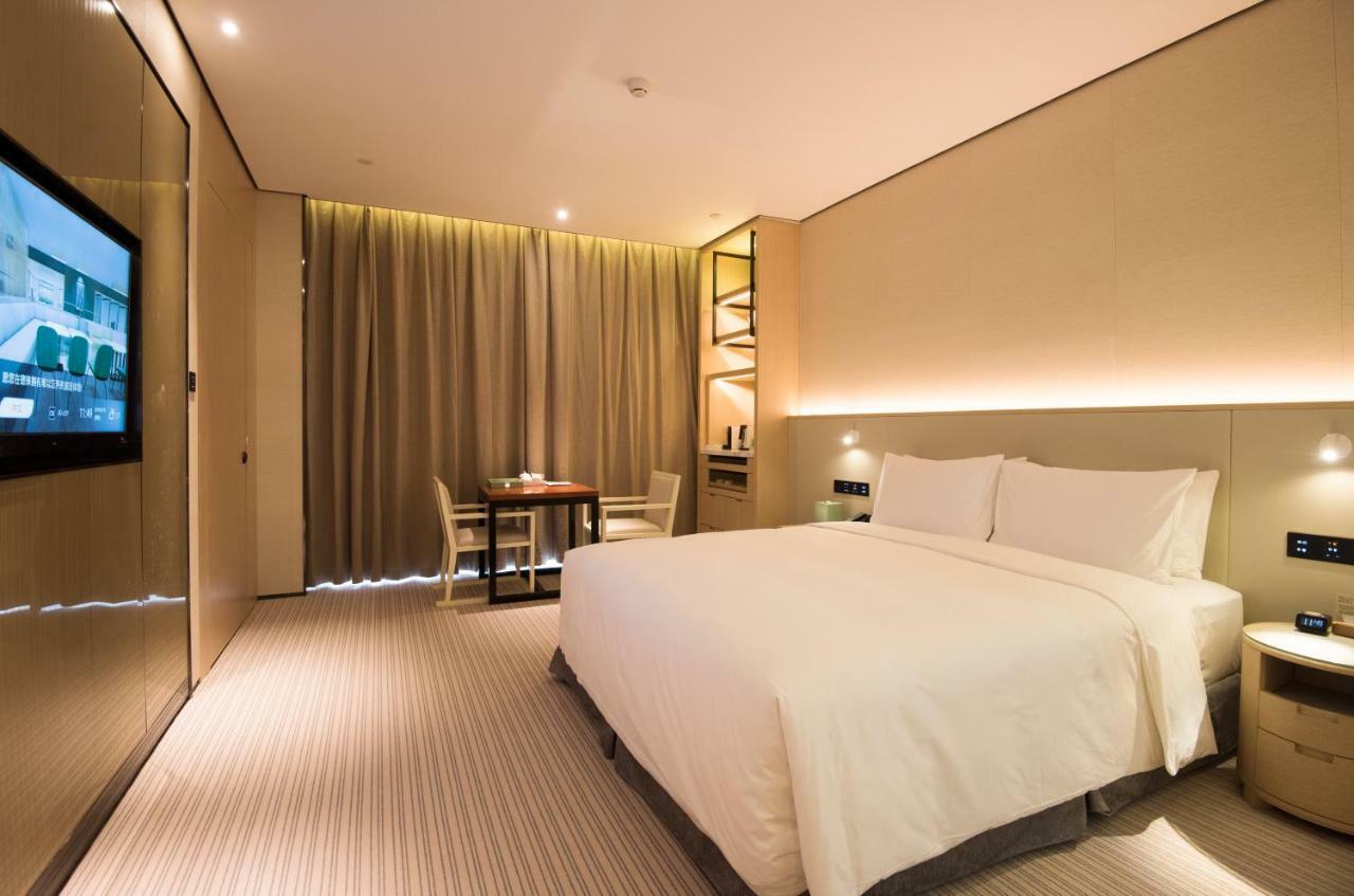 Virtuous World Hotel Foshan Exteriör bild