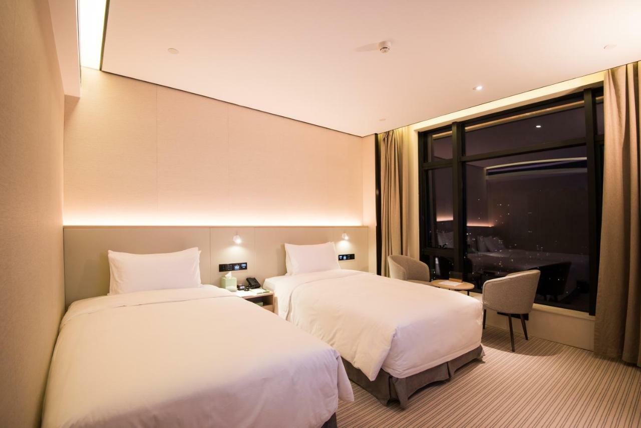 Virtuous World Hotel Foshan Exteriör bild