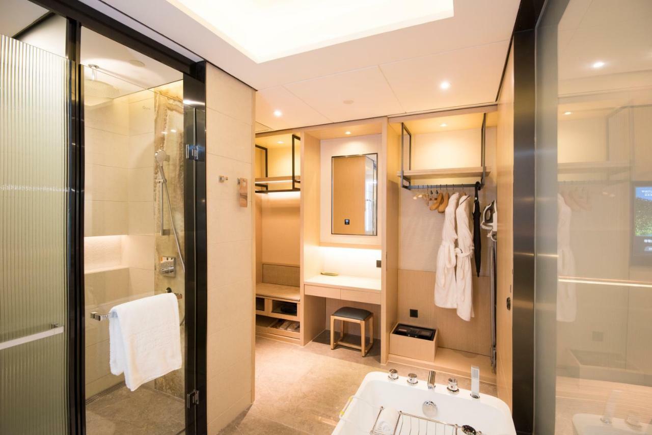 Virtuous World Hotel Foshan Exteriör bild