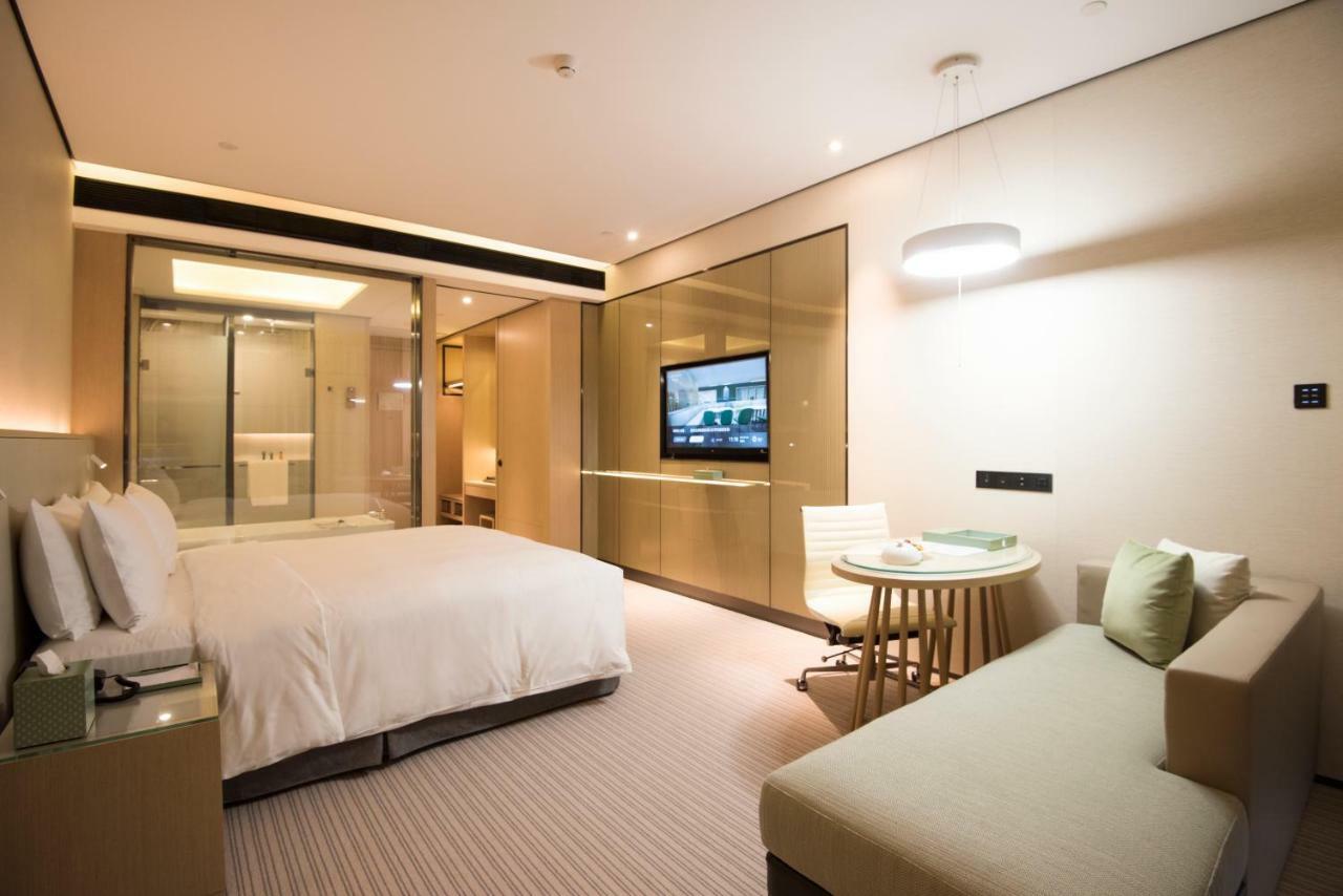 Virtuous World Hotel Foshan Exteriör bild