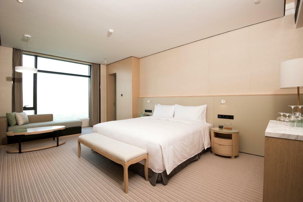 Virtuous World Hotel Foshan Exteriör bild