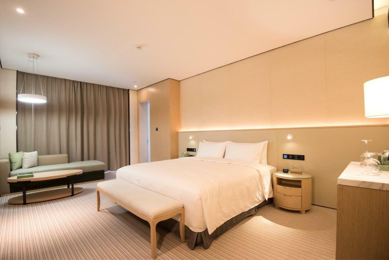 Virtuous World Hotel Foshan Exteriör bild